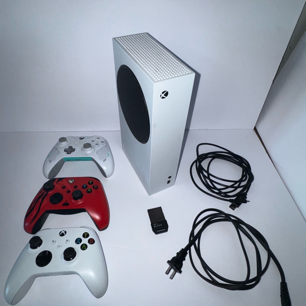 Xbox Series S with Wireless Controllers and  WD-black 512 GB